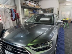 アウディA8　マイバッハ風2トーンラッピング施工